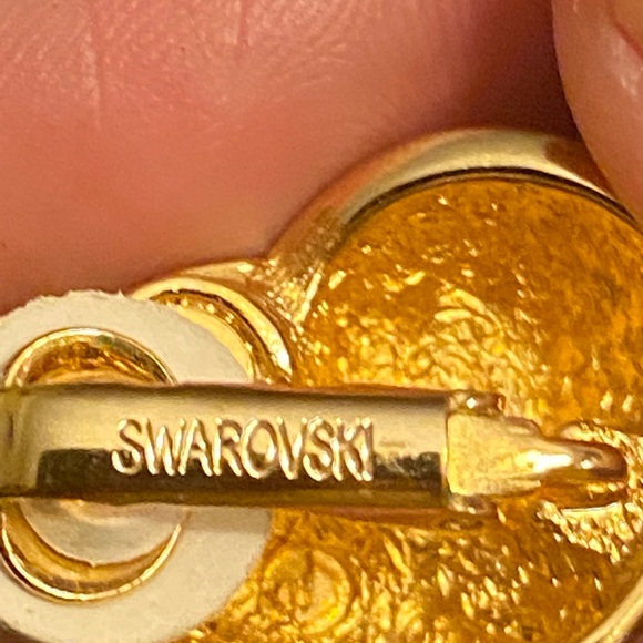 Swarovski snail shell  swan stamped brooch and earring set - Picture 4 of 8